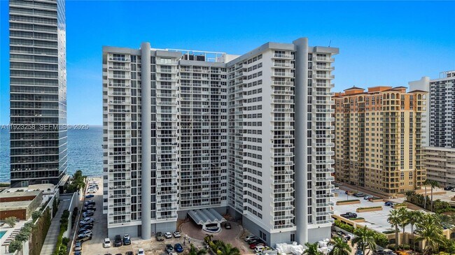 Building Photo - 2030 S Ocean Dr