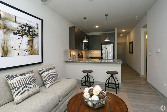 Building Photo - 680 E Algonquin Rd