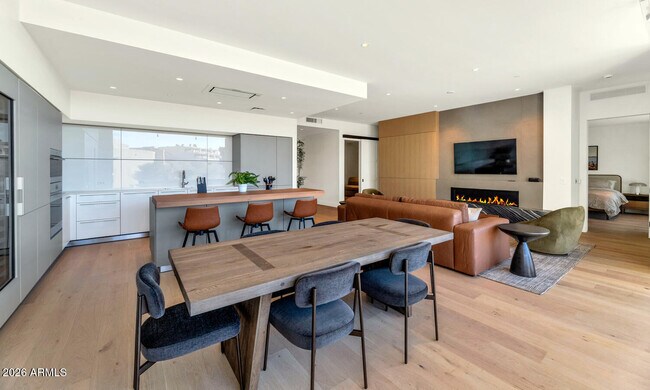 Building Photo - 6302 E Camelback Rd