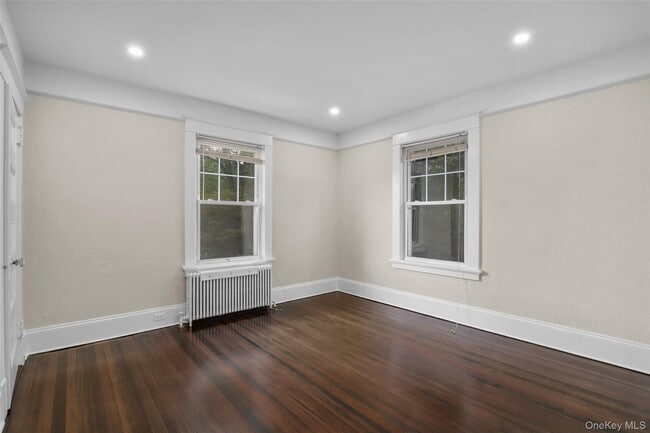 Building Photo - 135 Ashford Ave
