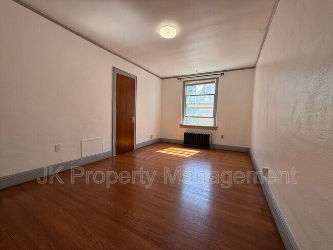 Building Photo - 310 5th St N