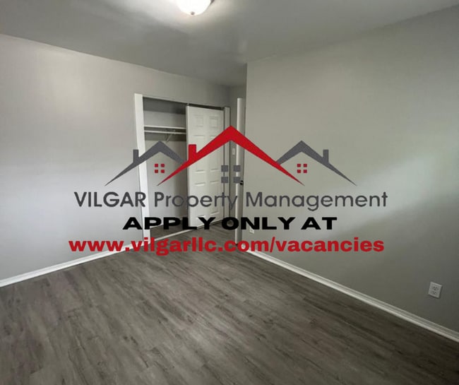 Building Photo - Step into this freshly updated 3 bed, 1 ba...