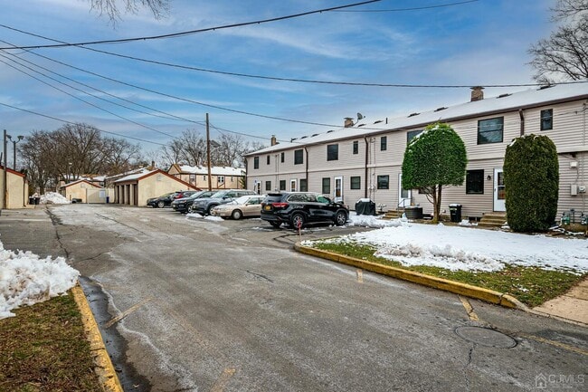 Building Photo - 206 Newman St