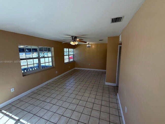 Building Photo - 14407 NE 5th Ave