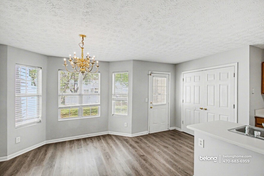 Building Photo - 5876 Strathmoor Manor Cir