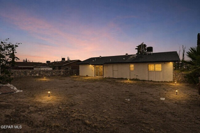 Building Photo - 11524 Meadowbrook Dr