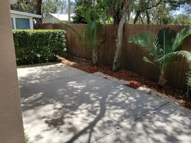 Building Photo - 2.2 w bonus room
