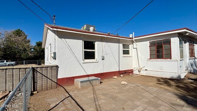 Building Photo - 8033 Carpenter Dr