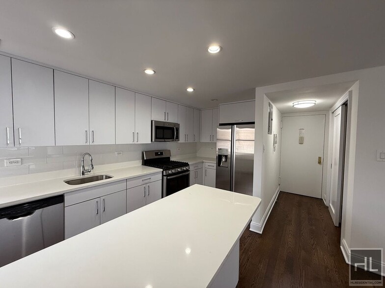 Primary Photo - E 16 ST