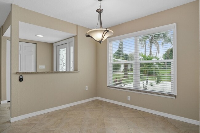 Building Photo - Perfect West Bradenton Location - 2 bedroom / 2 bathroom Home