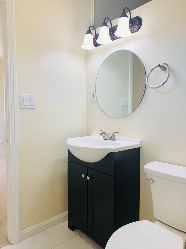 Building Photo - BEAUTIFUL AND SPACIOUS 3BD/2BA SINGLE FAMI...