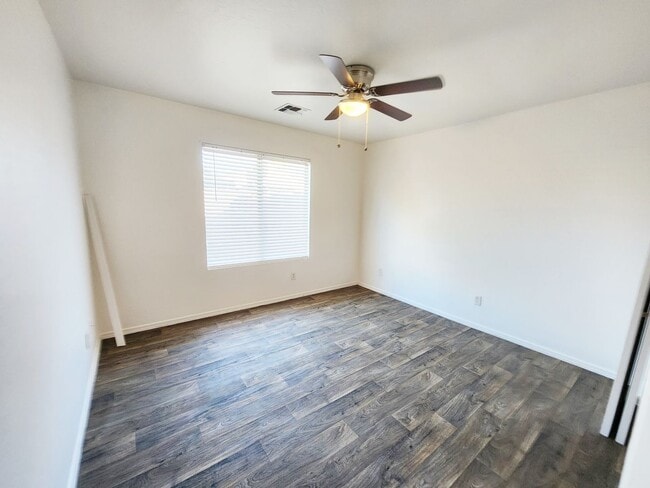 Building Photo - 3 bed 2 bath home