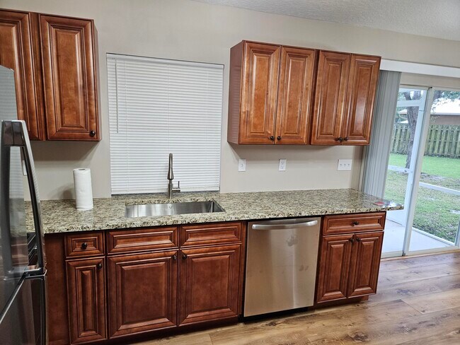 Building Photo - 5411 NW Arrowhead Terrace