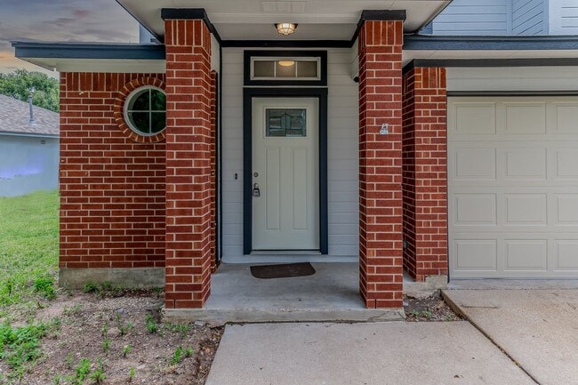 Building Photo - 1202 Still Meadow Dr