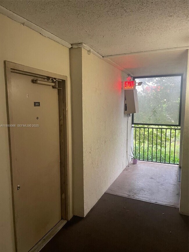 Building Photo - 2401 Riverside Dr