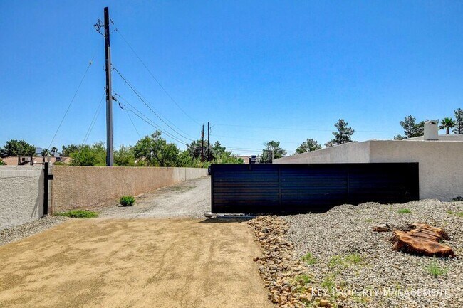 Building Photo - 3962 Euclid St