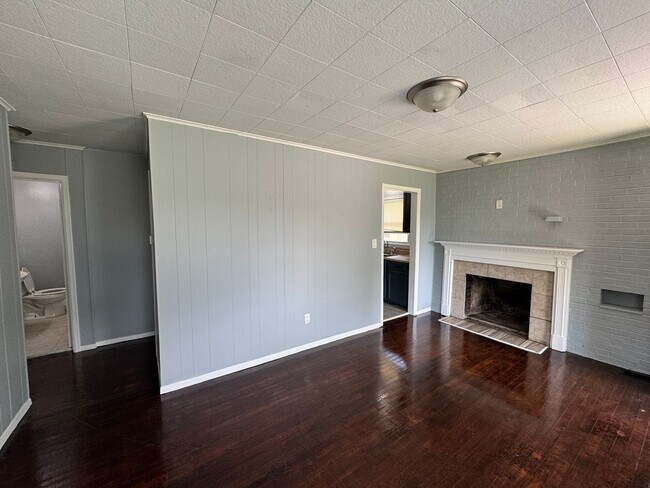 Building Photo - 712 Melvenia St