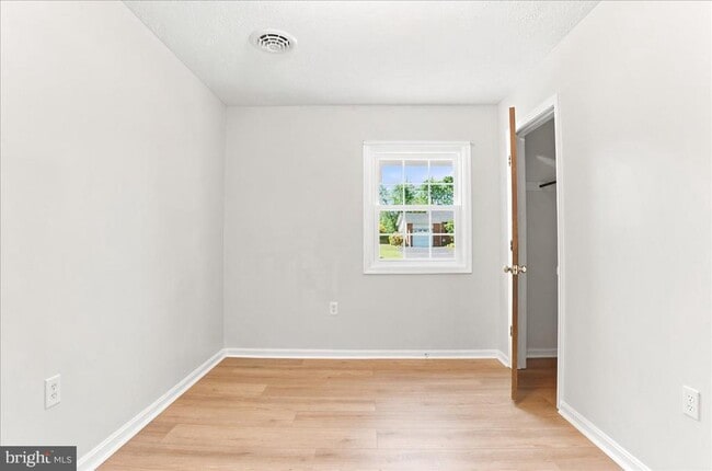 Building Photo - 102 Linwood Ct