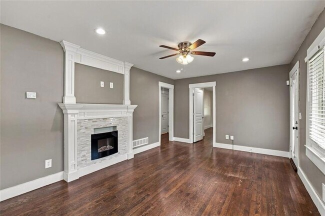 Building Photo - 208 Yancy Dr SE