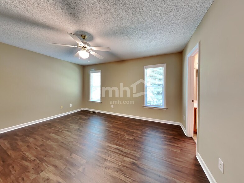 Building Photo - 728 Kavkaz St