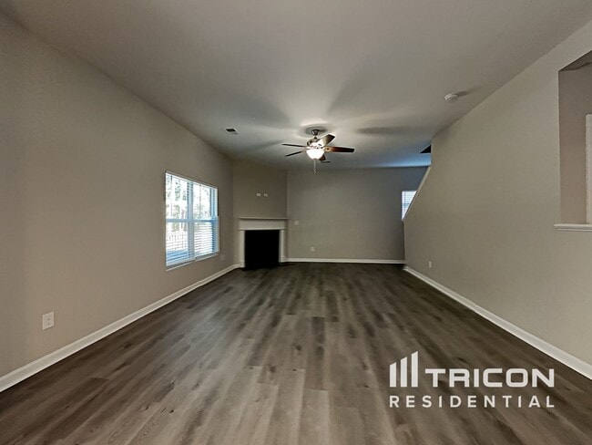 Building Photo - 3650 Lebella Ln