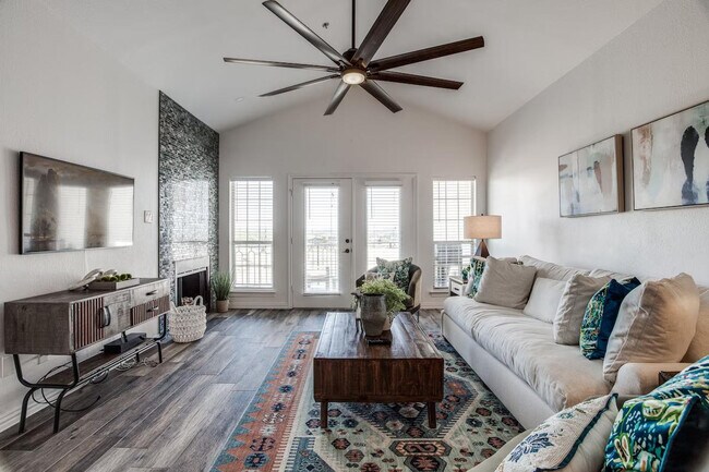 Primary Photo - 3308 Parliament Cove