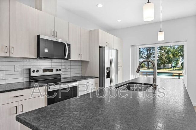 Building Photo - 1318 Bradley Ct