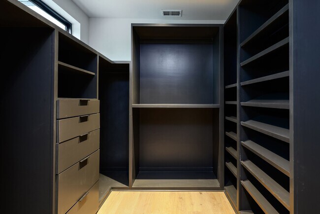 Building Photo - 5023 Lilac Ln