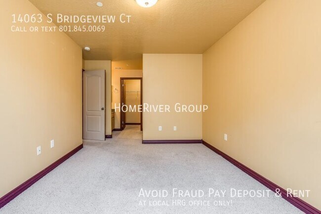 Building Photo - Awesome 3 Bed 2 Bath Townhome!