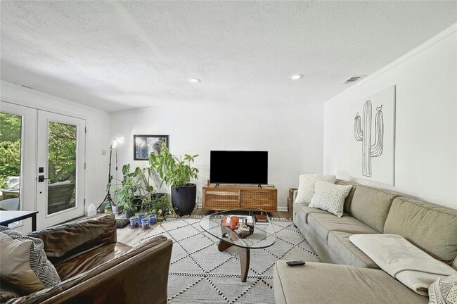 Building Photo - 1906 Morrow St