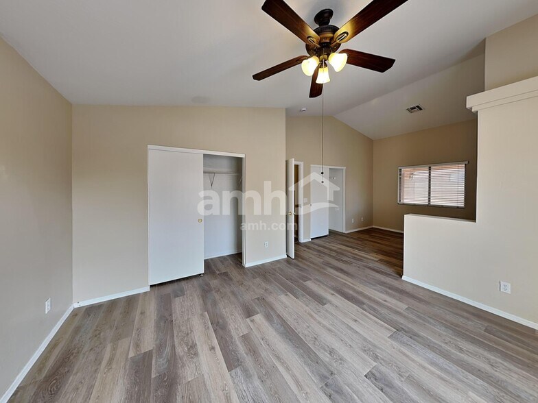 Building Photo - 9029 W Avalon Dr