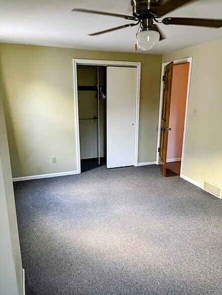 Building Photo - 125 Fairgreen Dr