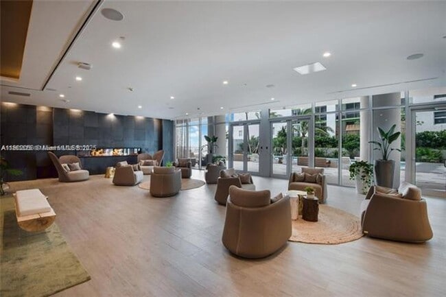 Building Photo - 488 NE 18th St