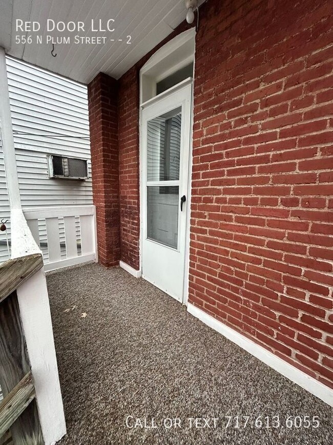 Building Photo - 556 N Plum St