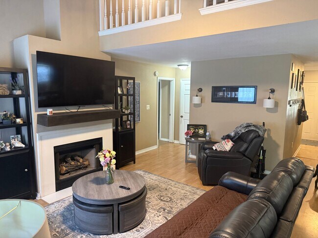 Building Photo - 4 Bedroom in Bluewater Bay (Professional Pictures Coming Soon!)