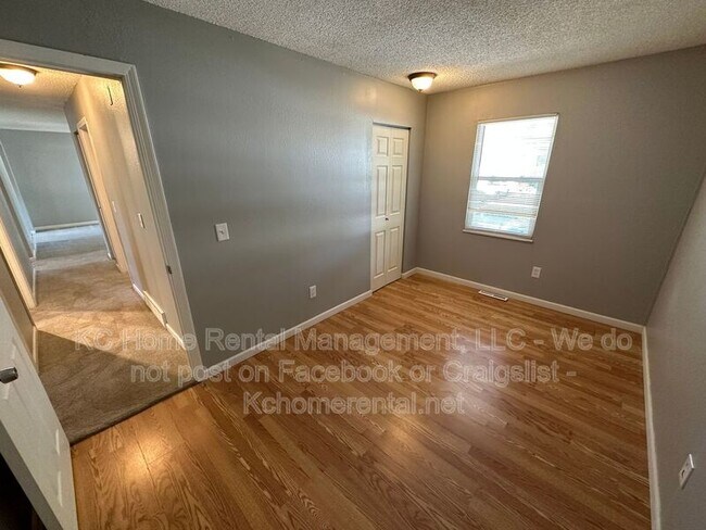 Building Photo - 1201 Golfview Dr