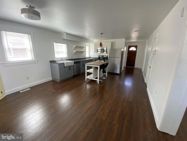 Building Photo - 106 S Walnut St