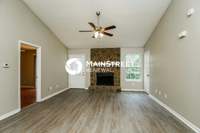 Building Photo - 3 Bedroom Pet-Friendly Home in Gainesville, GA with Main Street Renewal