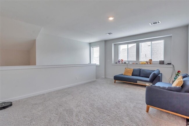 Building Photo - 563 Saturnia Dr