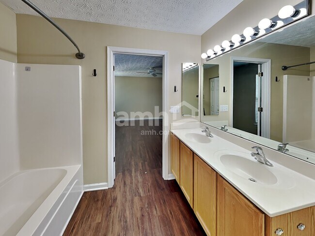 Building Photo - 6031 Delfair Ln