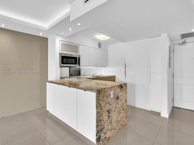 Building Photo - 100 Bayview Dr