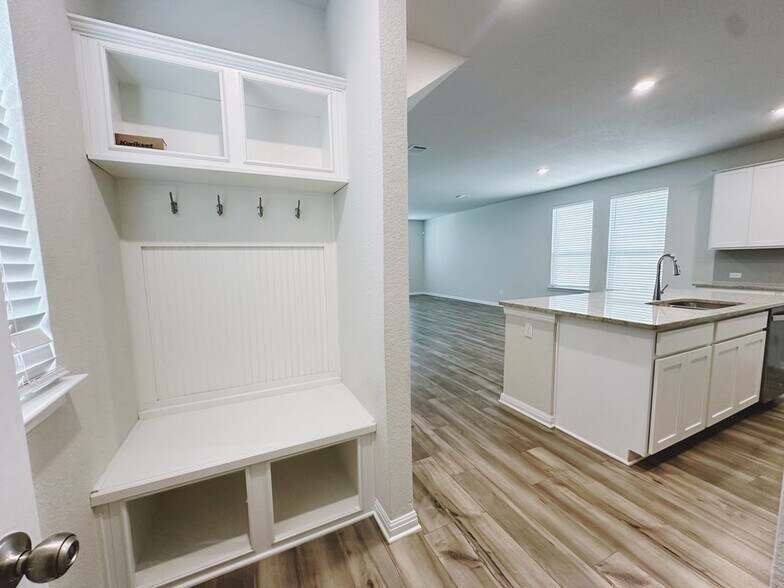 Building Photo - 330 Delaware Mountains Ter