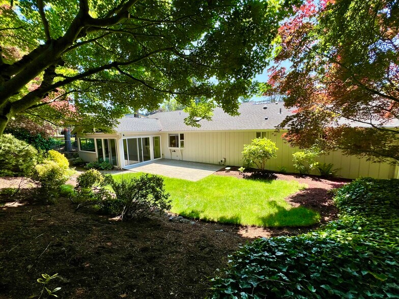 Backyard/Patio 2 - 11965 NW Oatfield Ct