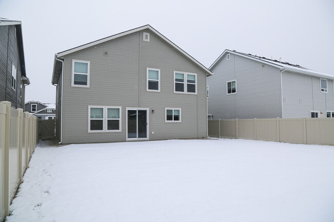 Building Photo - 7666 E Lightfoot St
