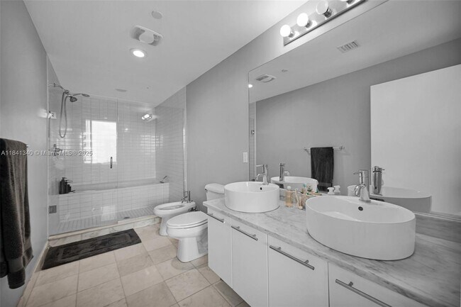 Building Photo - 888 Biscayne Blvd