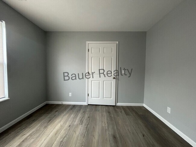 Building Photo - jv223