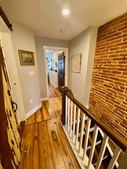 Upper Level Hallway looking to rear bedroom - 1406 Andre St