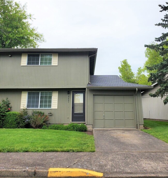 Building Photo - 2 Bedroom Townhouse *Move in Special*