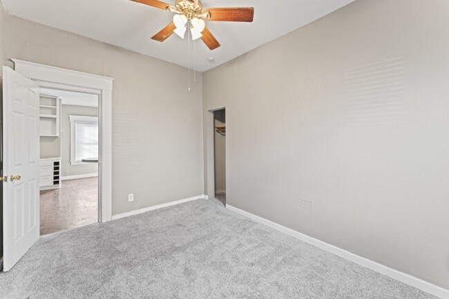 Building Photo - Charming 2 Bed, 1 Bath Lenexa Home with Modern Amenities!