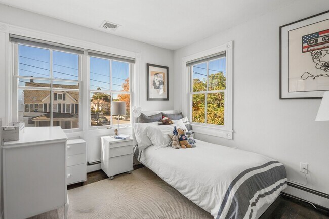 Building Photo - 251 Mt Pleasant Ave